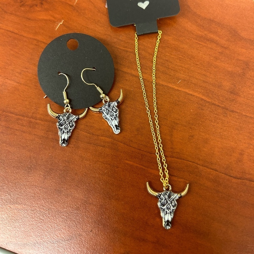 NEW Black & white Aztec cow bull earring & necklace set